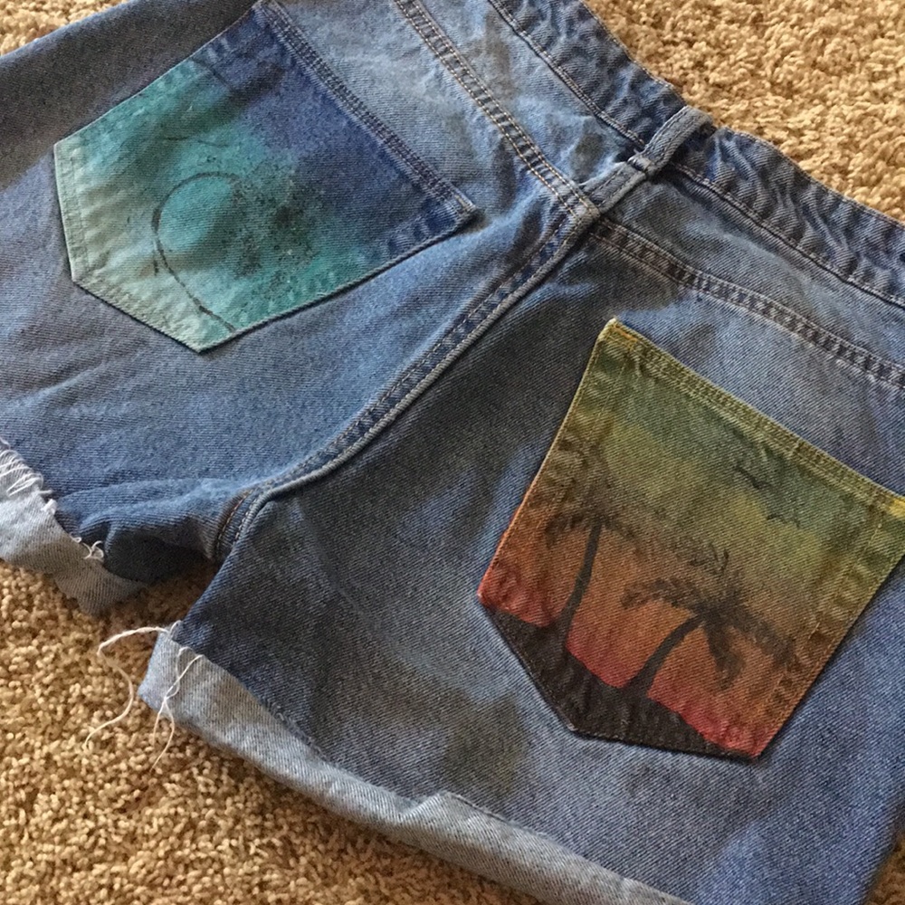 Vintage hand painted jean shorts!!!🤩
